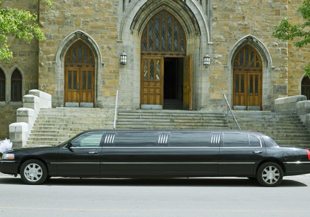 Lincoln Stretch Limo by KNS Transportation