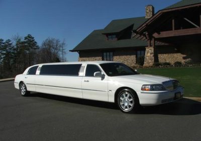 white-lincoln-stretch-limousine